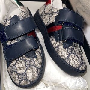 Super nice gucci shoes size 24